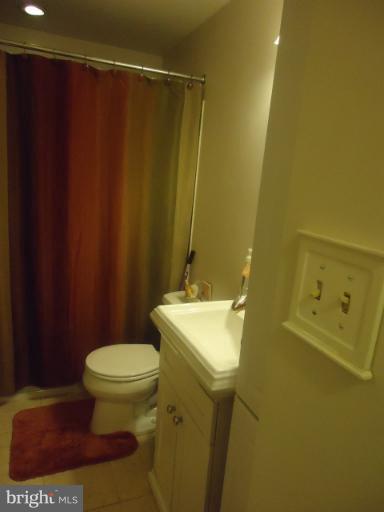 15413 Wembrough Street Silver Spring, MD 20905 - Photo 1 of 8 Bath
