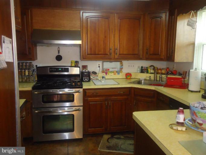 15413 Wembrough Street Silver Spring, MD 20905 - Photo 7 of 8 Kitchen