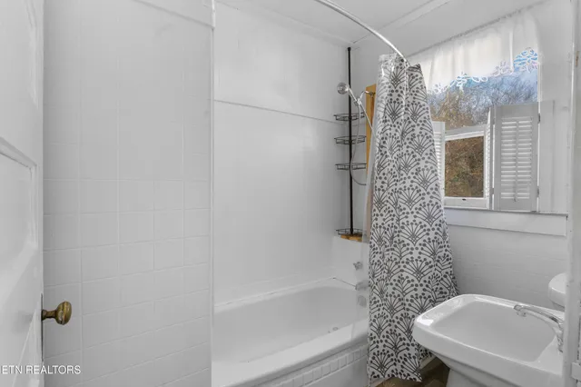 $475,000 | 2411 Highland Drive, Knoxville, TN 37918