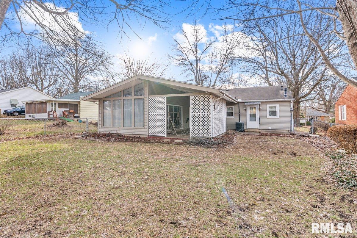 1737 Homewood Avenue Springfield, IL 62704 - Photo 15 of 17