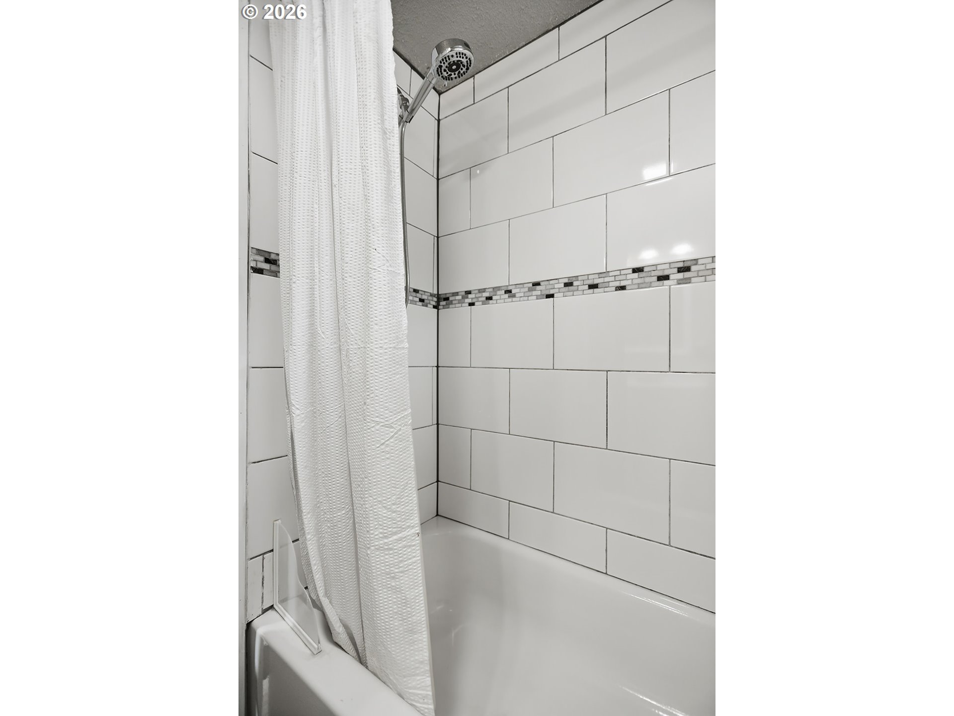 417 East Court Street Goldendale, WA 98620 - Photo 20 of 38 a bathroom with a shower