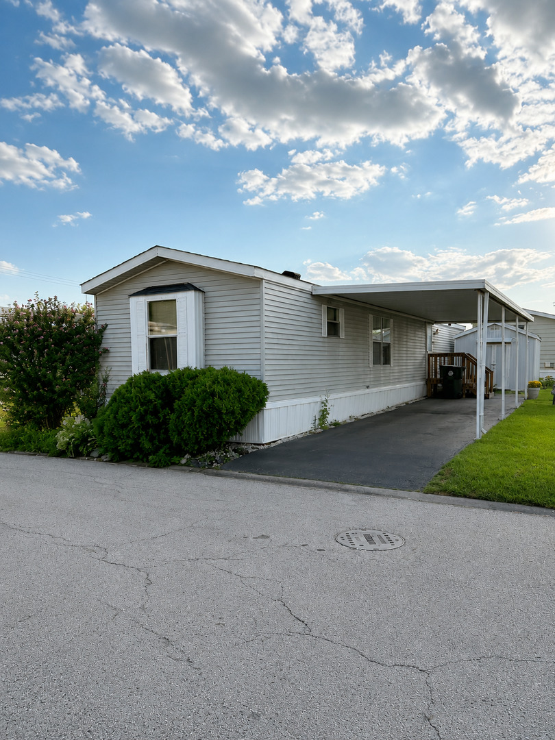 27W370 Geneva Road, Unit 124 Winfield, IL 60190 - Photo 2 of 15 Gallery Image 2