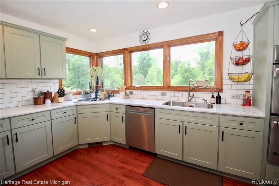 8126 Ruger Ridge Fowlerville, MI 48836 - Photo 13 of 53 Kitchen