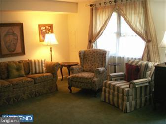 1006 York Rd., Unit 2 Willow Grove, PA 19090 - Photo 4 of 6 Living Room