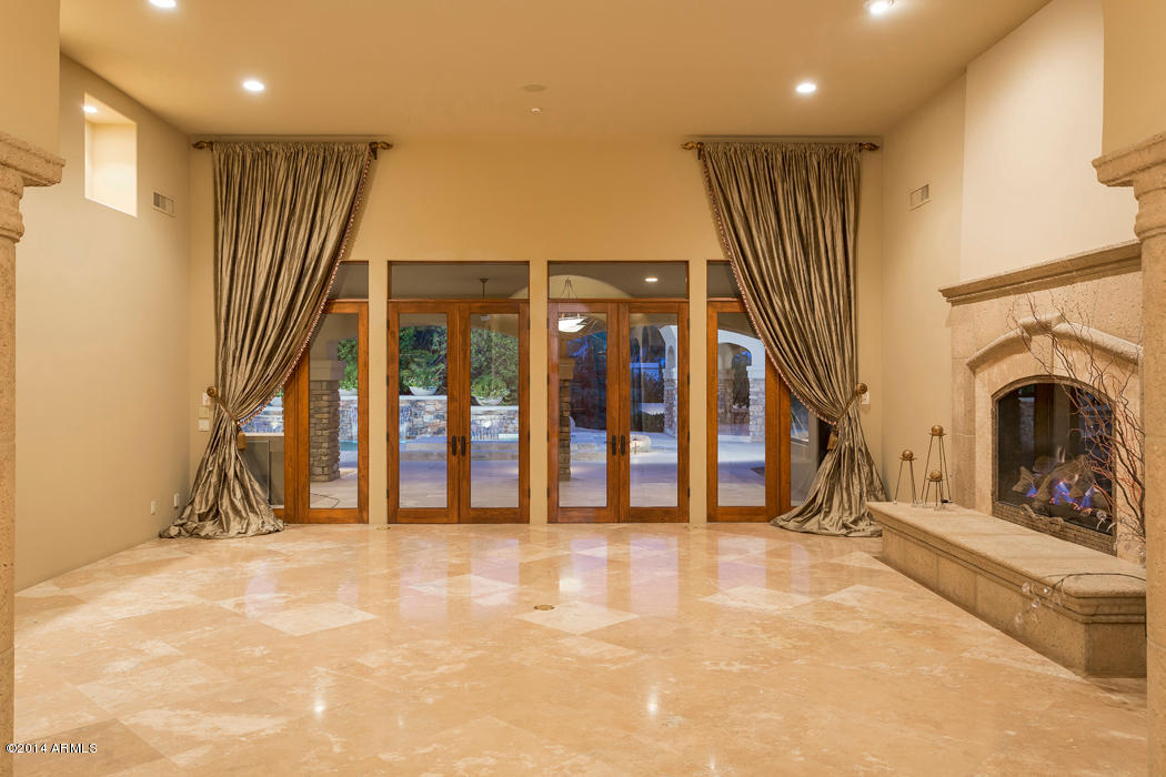 7541 North Invergordon Road Paradise Valley, AZ 85253 - Photo 6 of 23 06_living_room