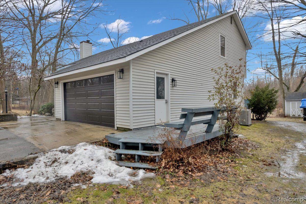 8716 Currie Road Northville, MI 48168 - Photo 2 of 26 Gallery Image 2