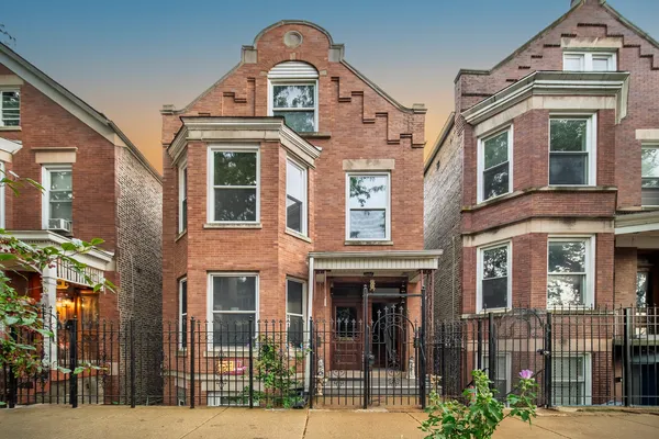 $1,700 | 2737 West 22nd Place, Unit 2, Chicago, IL 60608