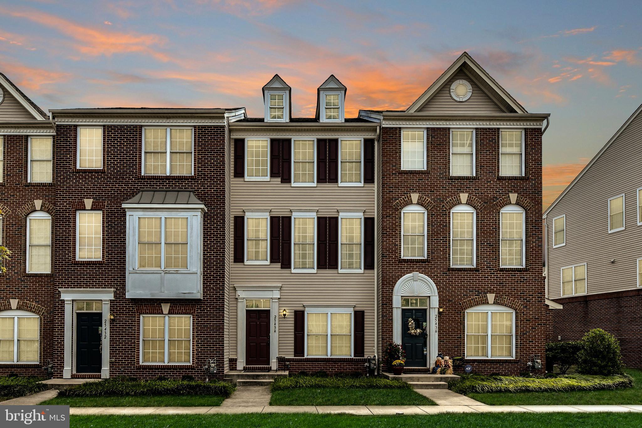 25434 South Riding Boulevard Chantilly, VA 20152 - Photo 1 of 40 Gallery Image 1