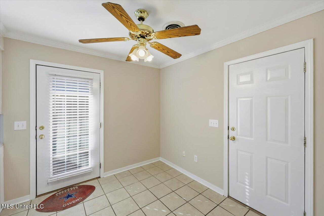 402 North Twin Clinton, MS 39056 - Photo 12 of 23 12-402 Twin Lakes N _ Home Tours MS