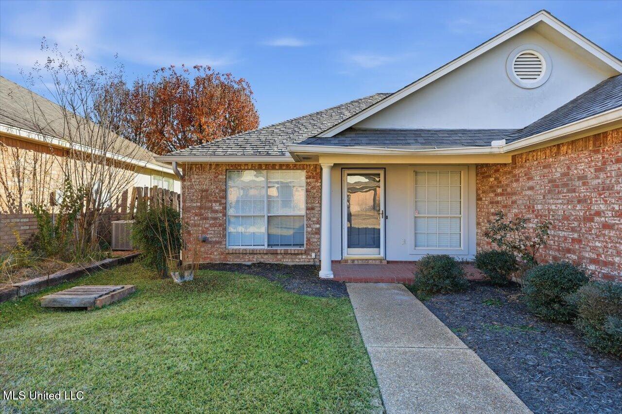 402 North Twin Clinton, MS 39056 - Photo 3 of 23 03-402 Twin Lakes N _ Home Tours MS