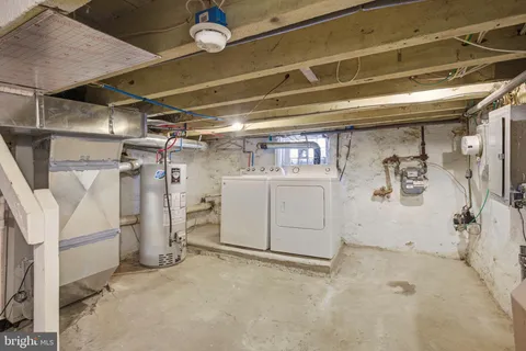 a view of a garage room