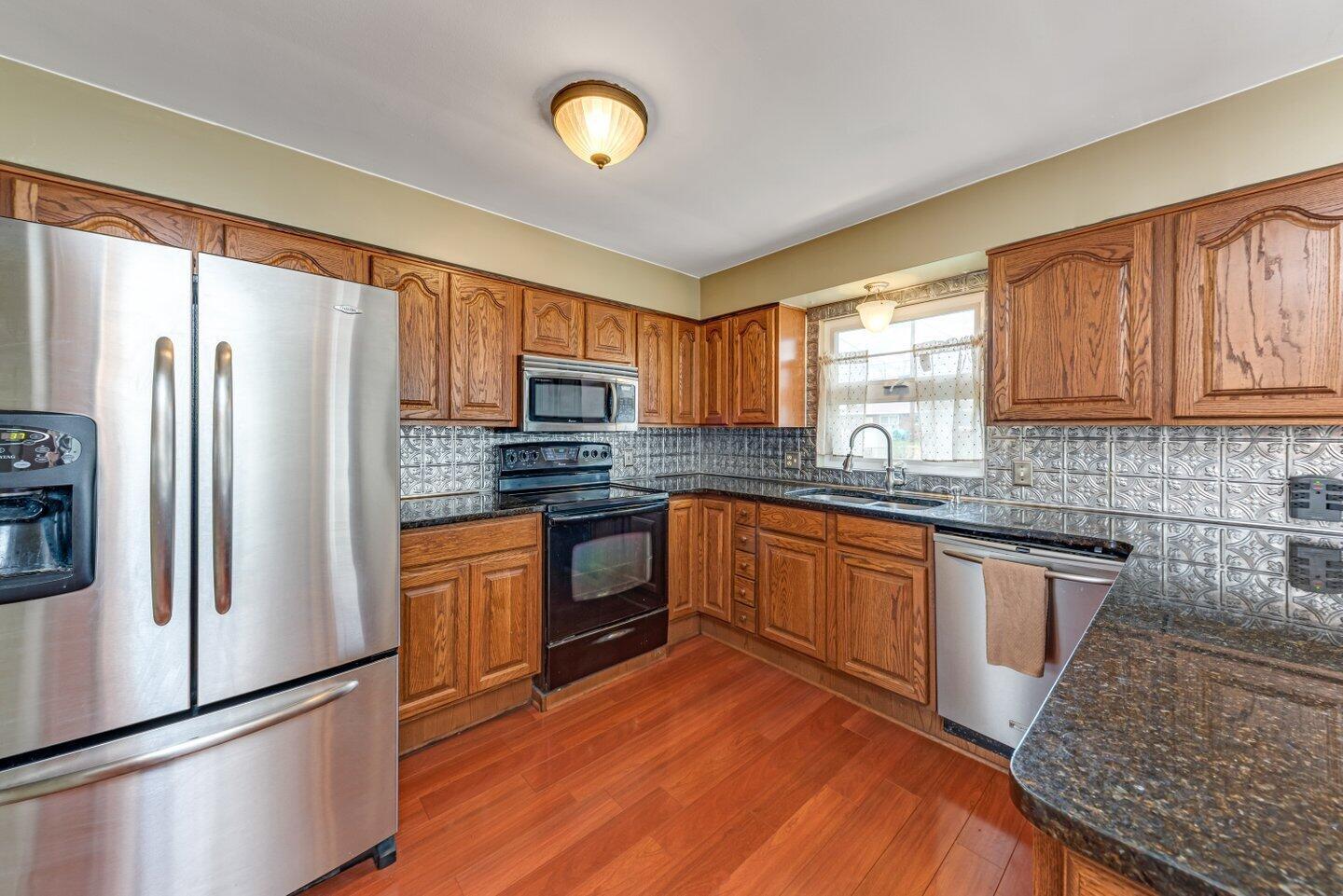 1085 Wiltshire Road Columbus, OH 43204 - Photo 8 of 34 011-1085WiltshireRoad-Columbus-OH-43204-