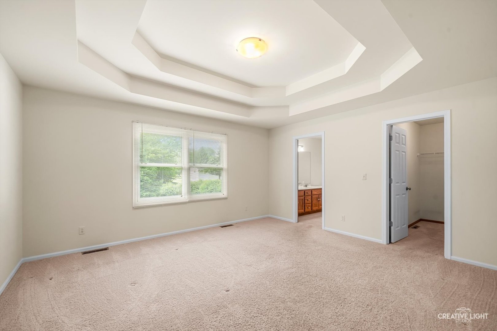 714 East Knights Road Sandwich, IL 60548 - Photo 11 of 33 an empty room with windows and closet