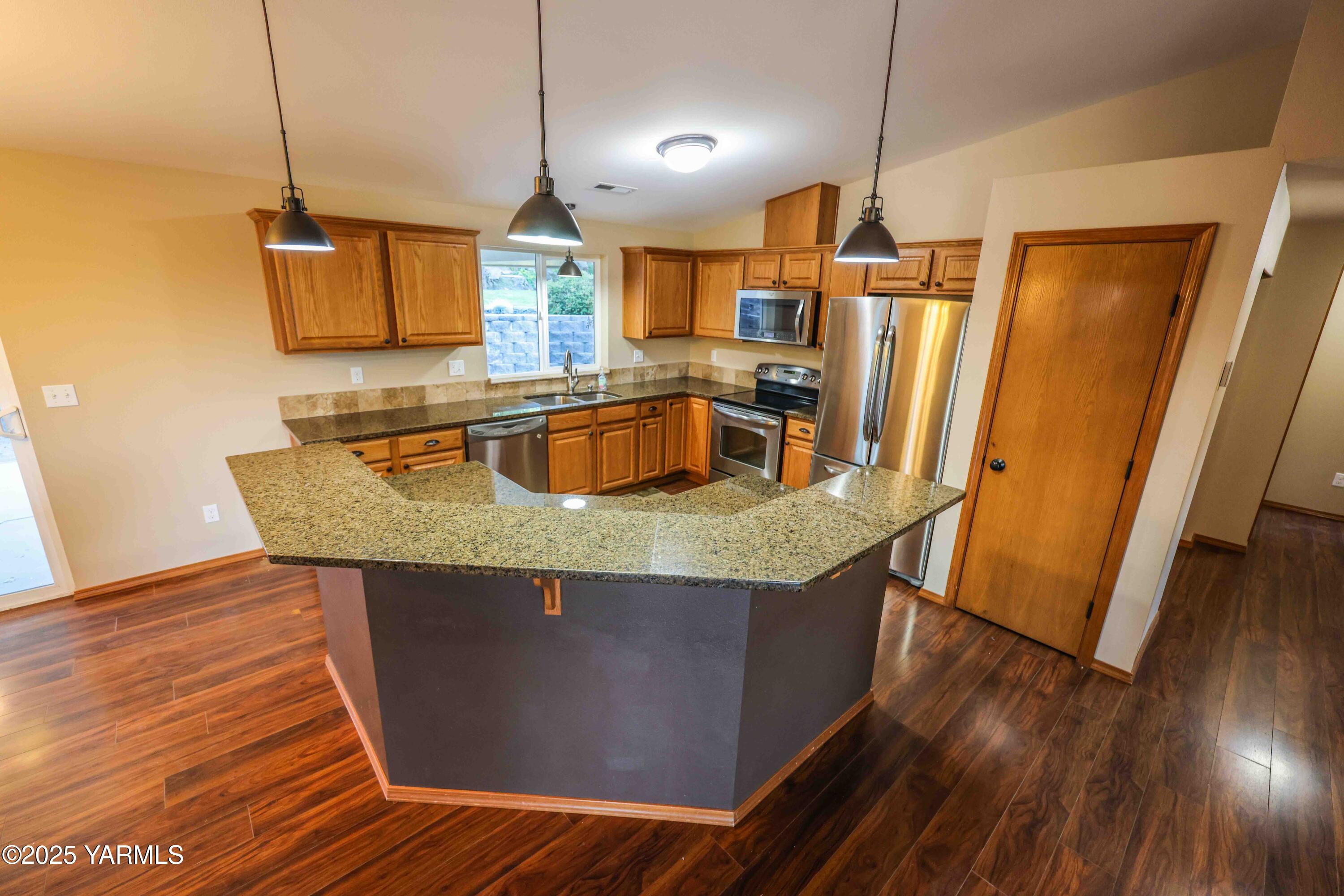 320 Westridge Road Selah, WA 98942 - Photo 20 of 53 a kitchen with stainless steel appliances granite countertop wooden floors