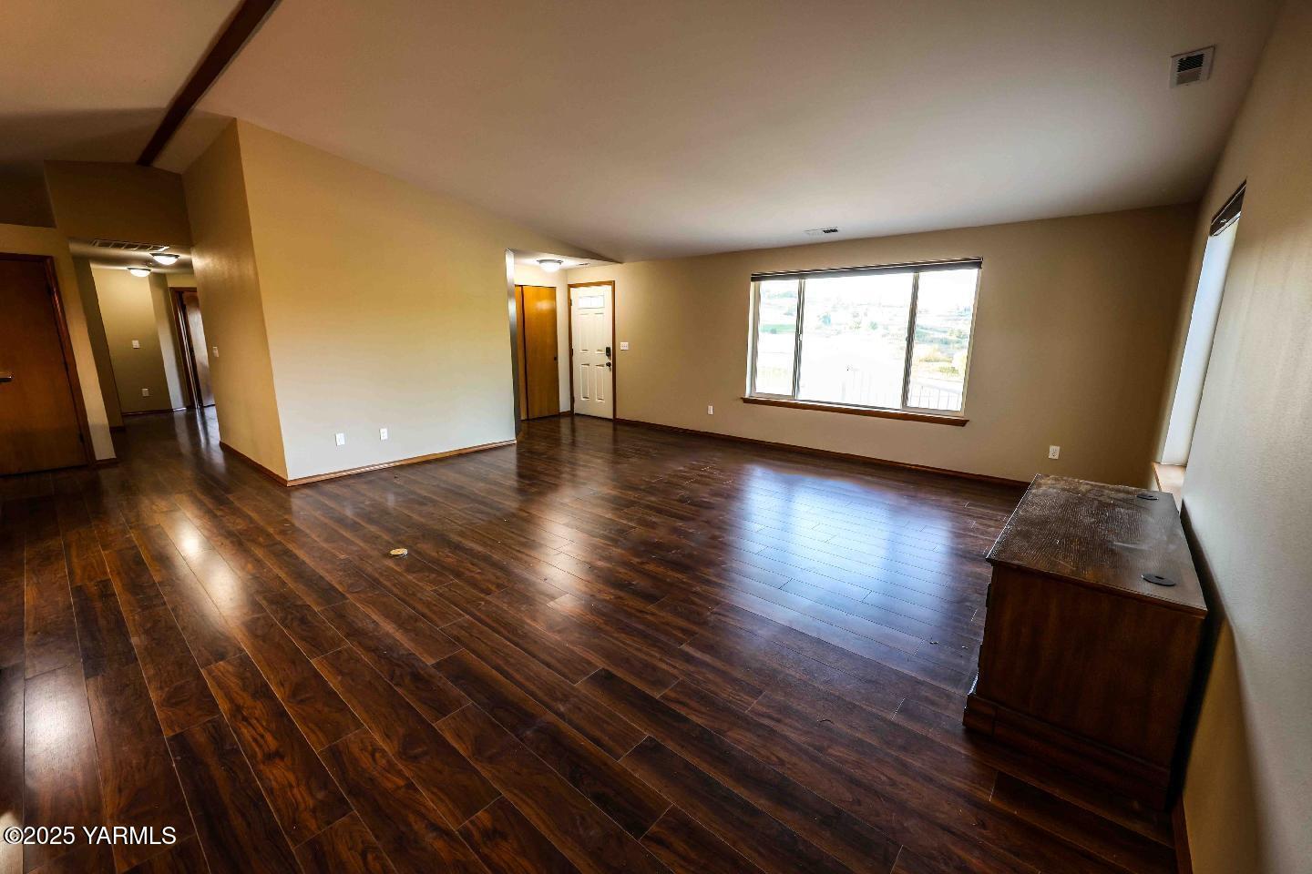 320 Westridge Road Selah, WA 98942 - Photo 29 of 53 an empty room with wooden floor and windows