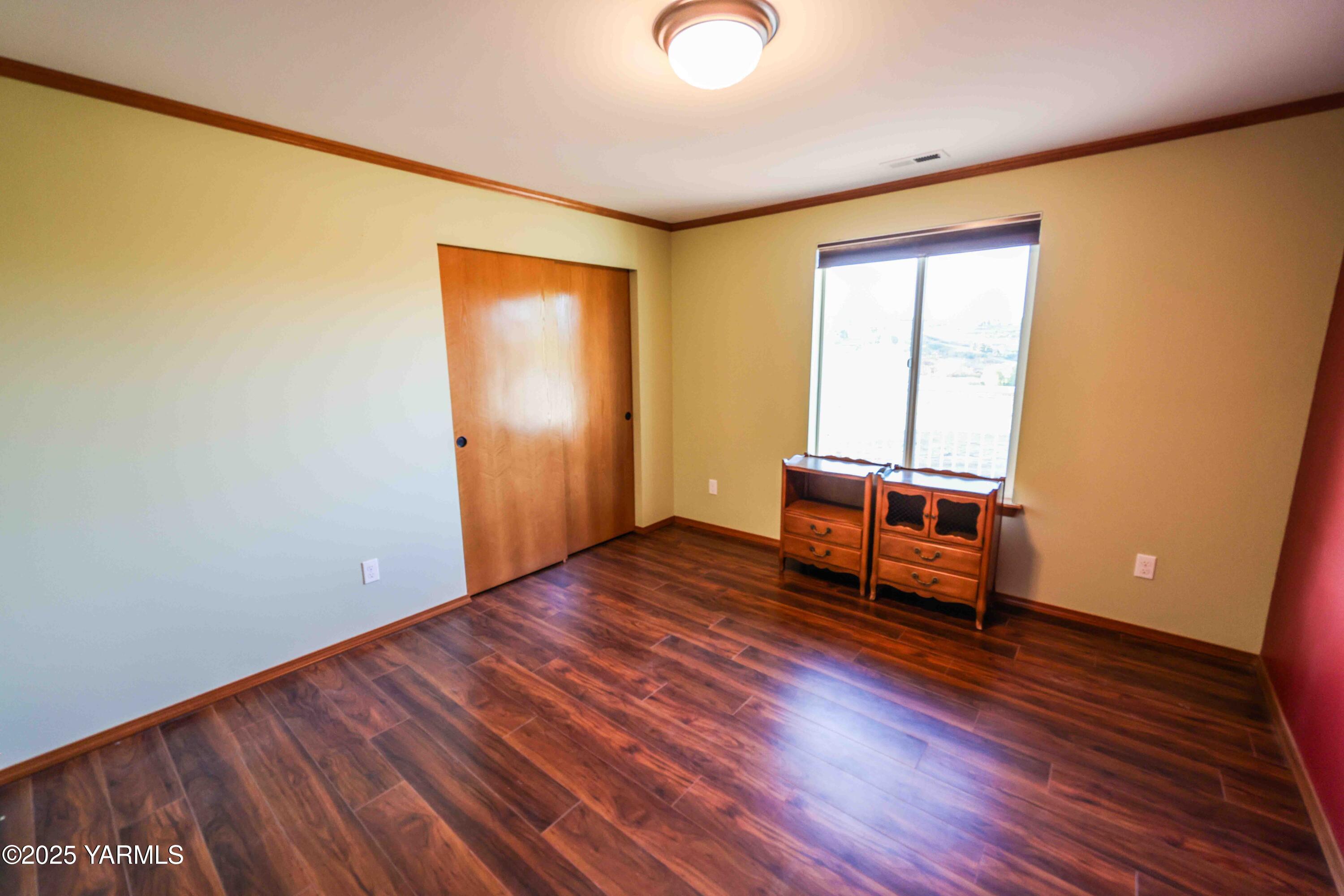 320 Westridge Road Selah, WA 98942 - Photo 35 of 53 a room with a bed and wooden floor