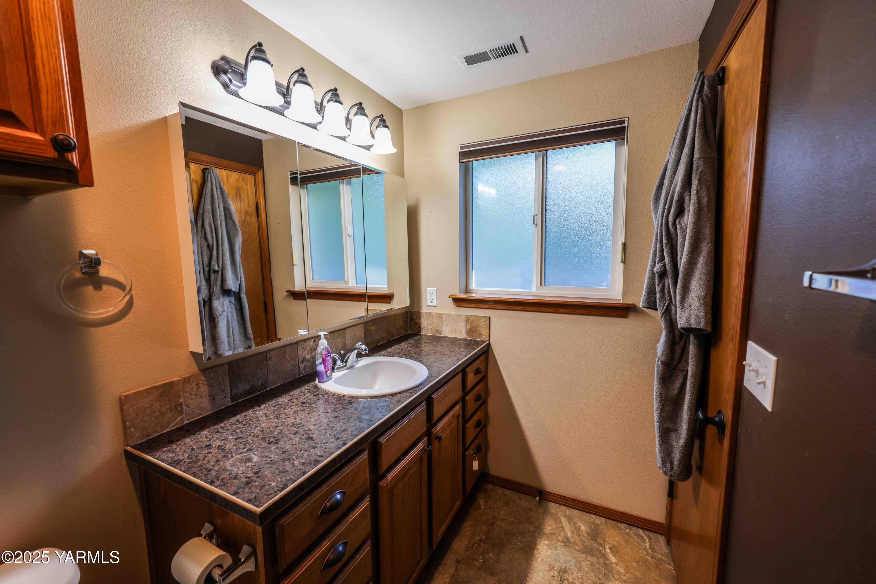 320 Westridge Road Selah, WA 98942 - Photo 37 of 53 a bathroom with a sink a vanity and a mirror