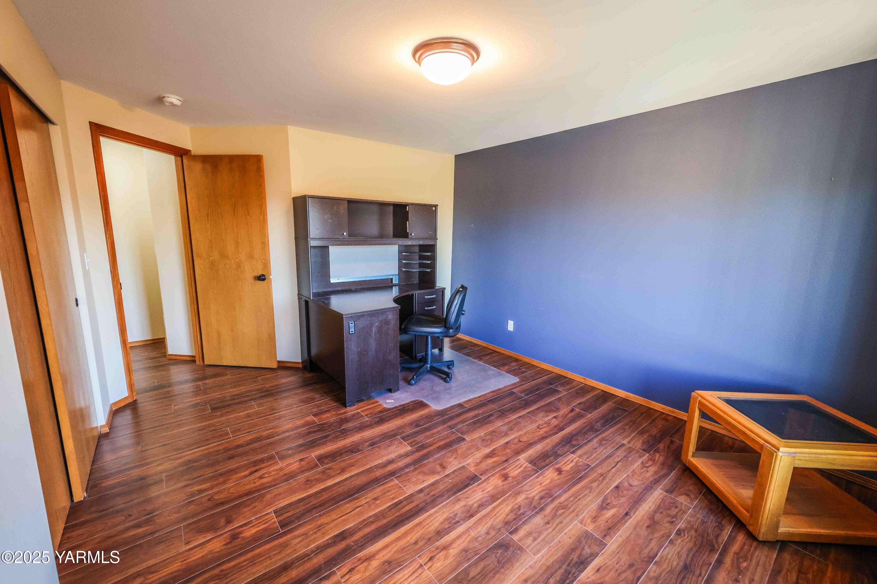 320 Westridge Road Selah, WA 98942 - Photo 40 of 53 a room with wooden floor and furniture