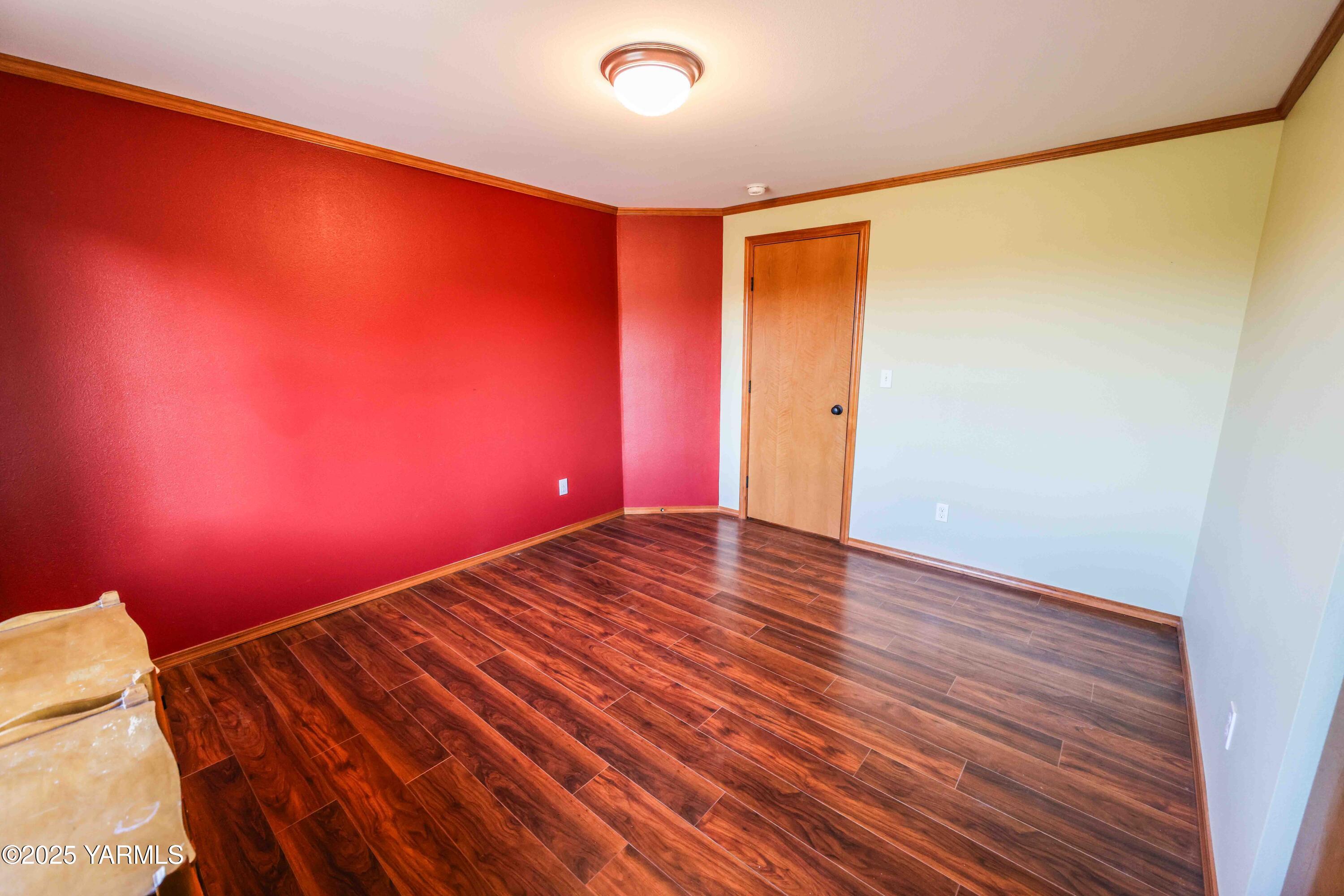 320 Westridge Road Selah, WA 98942 - Photo 44 of 53 a view of an empty room with wooden floor and a window