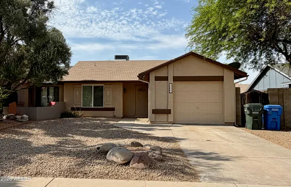 $1,695 | 3005 West Ross Avenue, Phoenix, AZ 85027