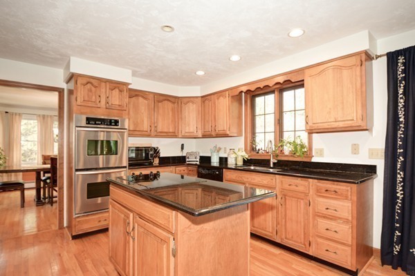 117 Barry Road Worcester, MA 01609 - Photo 3 of 27 Gallery Image 3