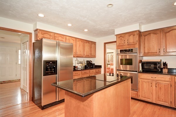 117 Barry Road Worcester, MA 01609 - Photo 5 of 27 Gallery Image 5