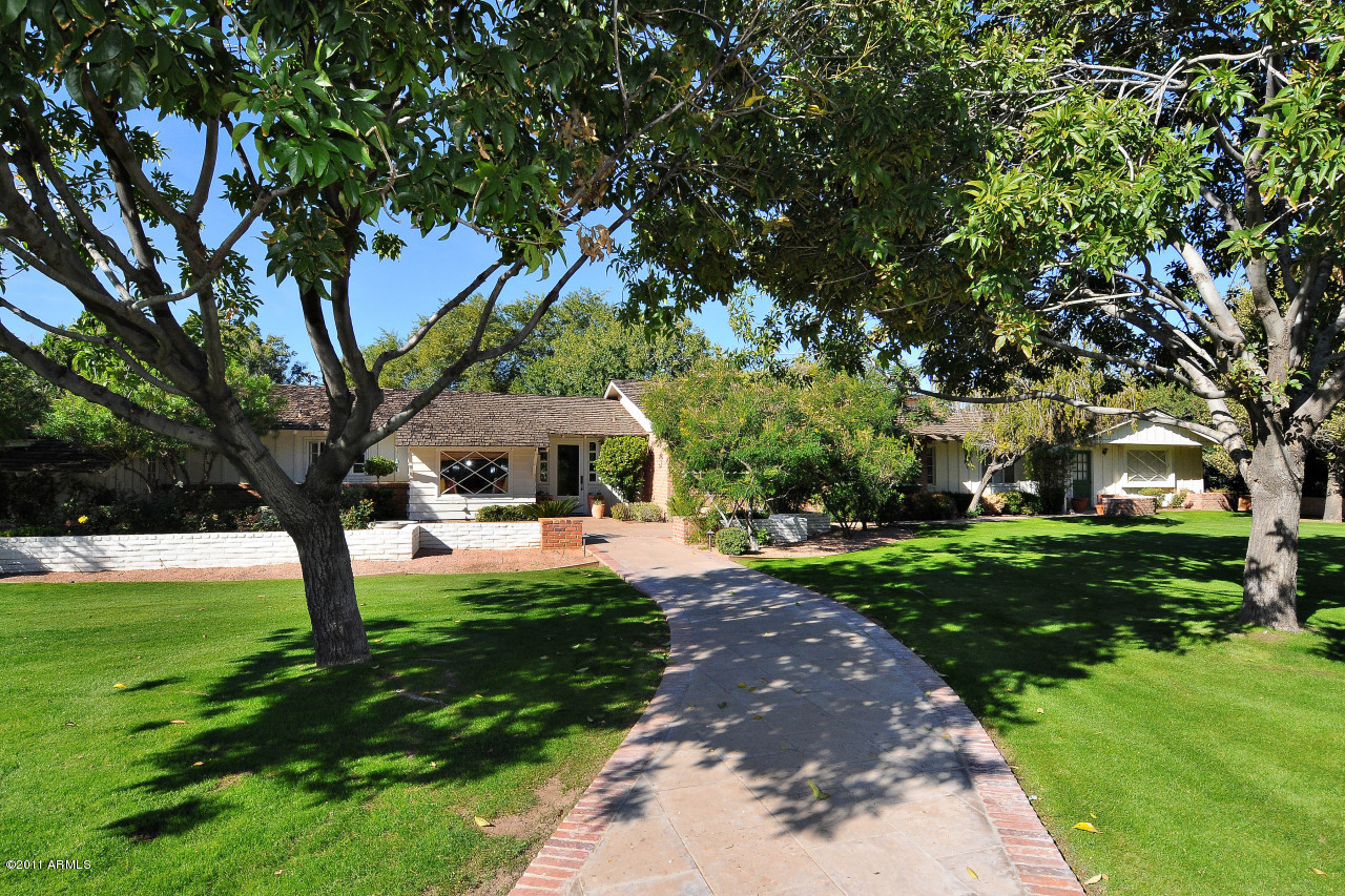 4620 North Dromedary Road Phoenix, AZ 85018 - Photo 1 of 19 Front of home