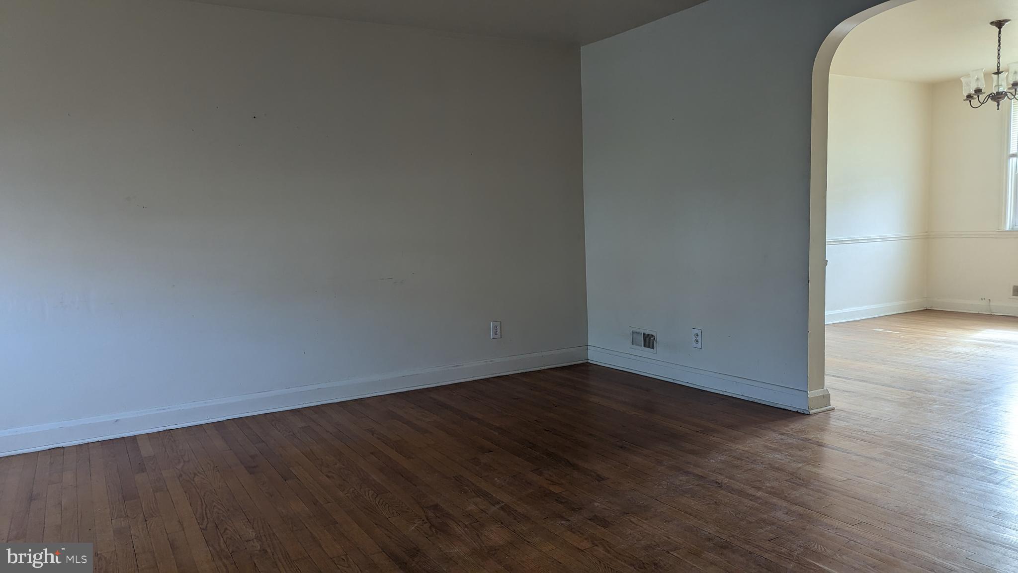 1547 Kennewick Road Baltimore, MD 21218 - Photo 5 of 20 Living Room
