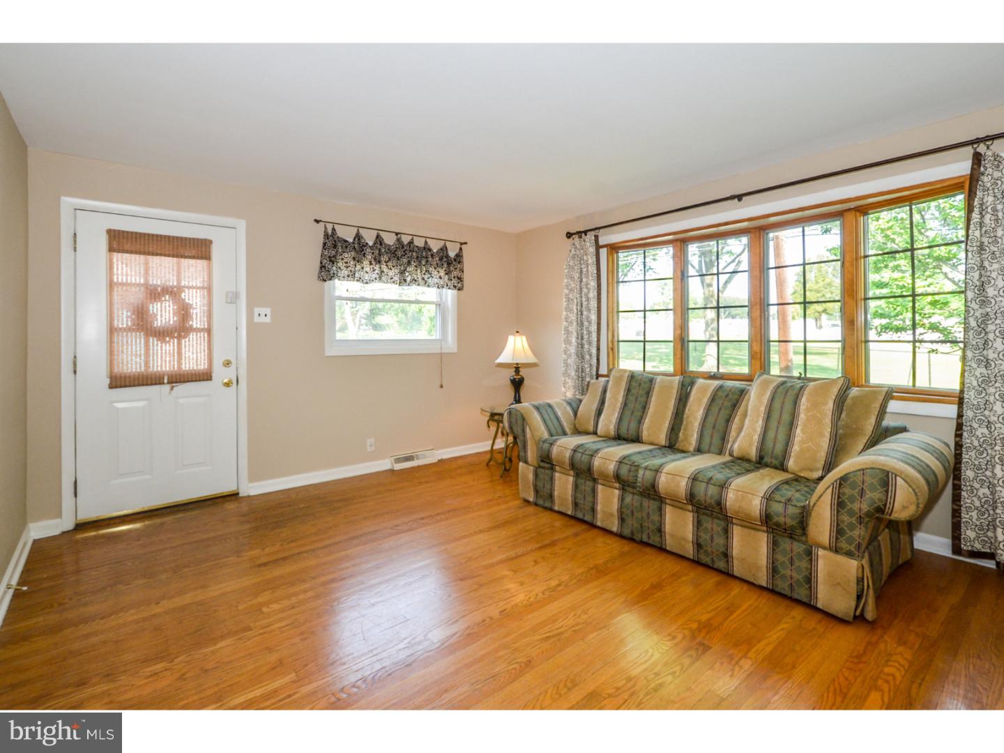 411 Church Road Jenkintown, PA 19046 - Photo 5 of 24 Living Room