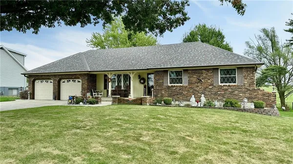 $315,000 | 904 Lake Manor Drive, Trenton, MO 64683