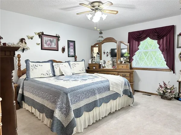 $315,000 | 904 Lake Manor Drive, Trenton, MO 64683