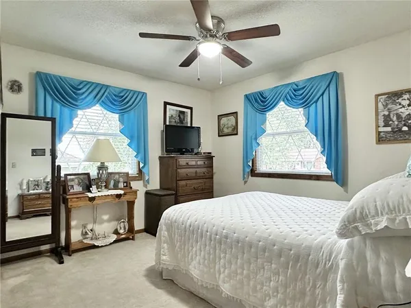 $315,000 | 904 Lake Manor Drive, Trenton, MO 64683