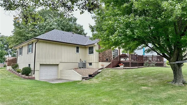 $315,000 | 904 Lake Manor Drive, Trenton, MO 64683