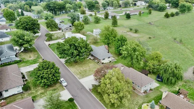 $329,900 | 904 Lake Manor Drive, Trenton, MO 64683