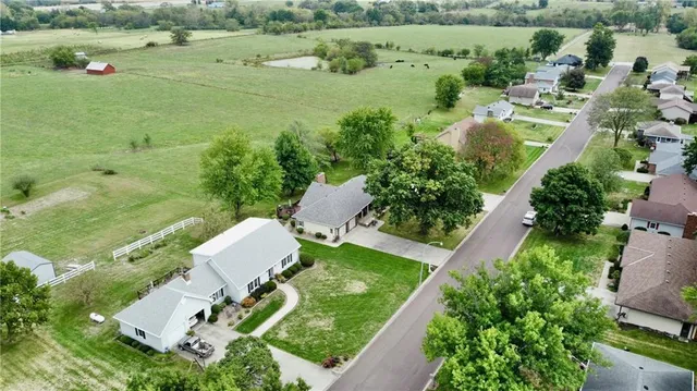 $329,900 | 904 Lake Manor Drive, Trenton, MO 64683