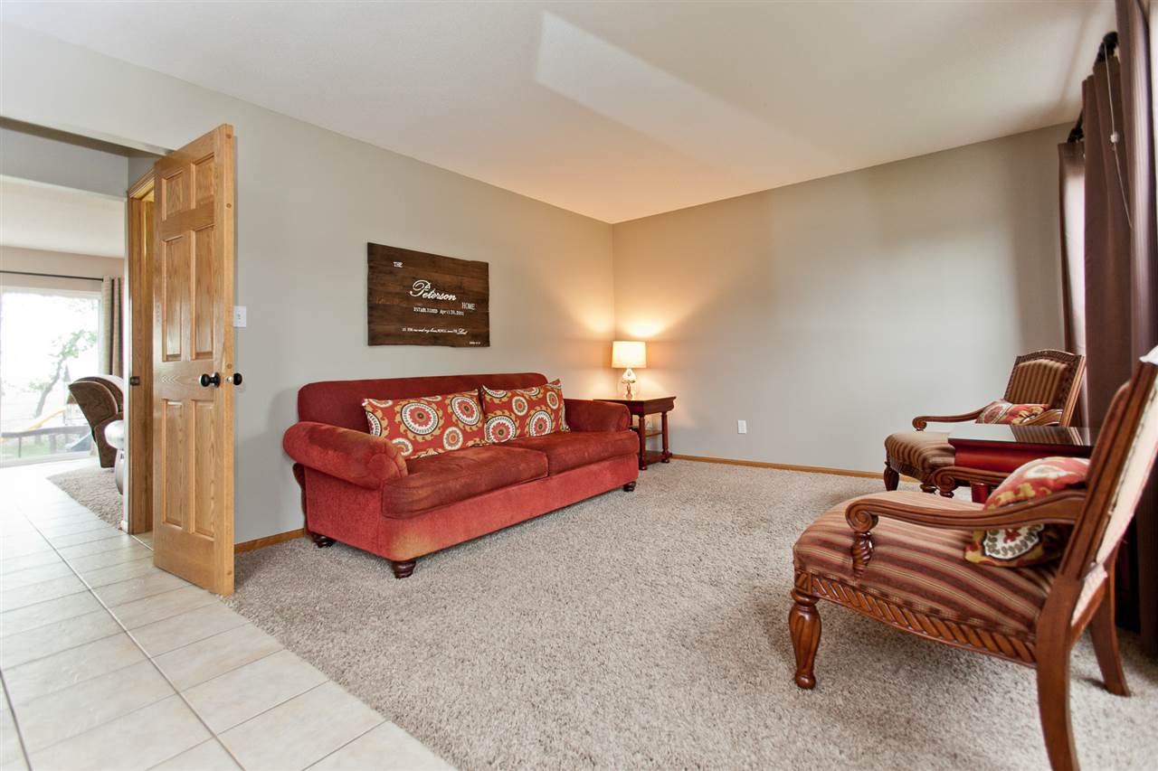 3522 Falcon View Road Southwest Cedar Rapids, IA 52404 - Photo 3 of 25 Gallery Image 3