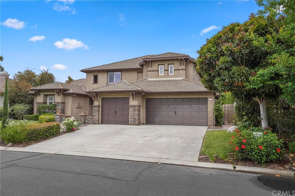 569 Inverlochy Drive Fallbrook, CA 92028 - Photo 3 of 36 a front view of a house with a garden
