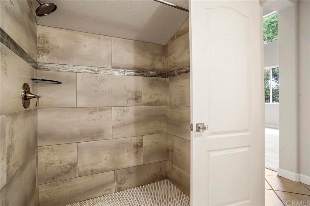 569 Inverlochy Drive Fallbrook, CA 92028 - Photo 31 of 36 a bathroom with a shower