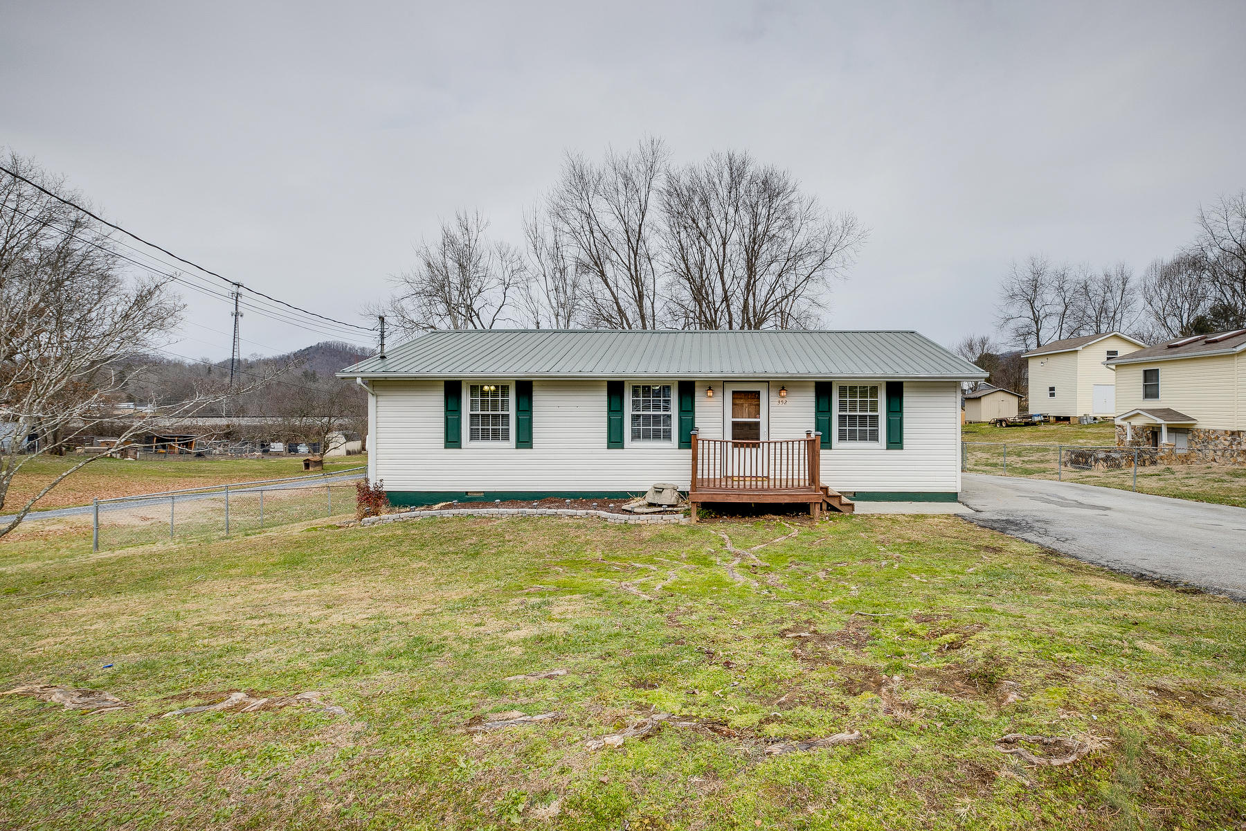 352 Rutledge Street Bristol, TN 37620 - Photo 1 of 28 001 (2)