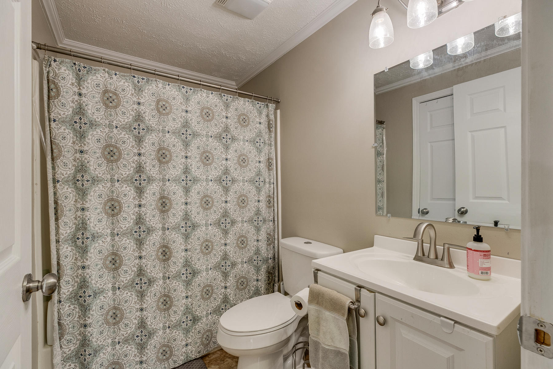 352 Rutledge Street Bristol, TN 37620 - Photo 17 of 28 017