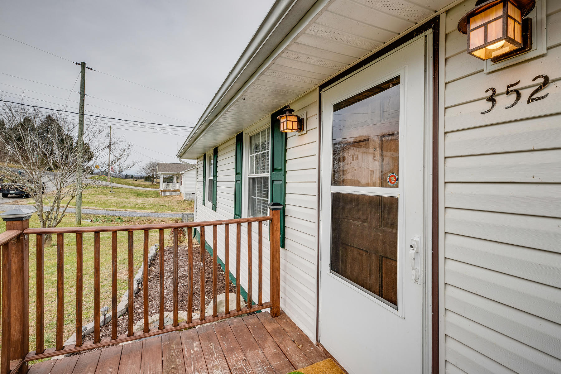 352 Rutledge Street Bristol, TN 37620 - Photo 4 of 28 004 (2)