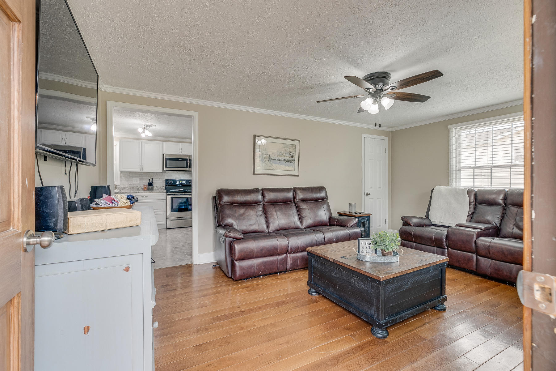 352 Rutledge Street Bristol, TN 37620 - Photo 5 of 28 005
