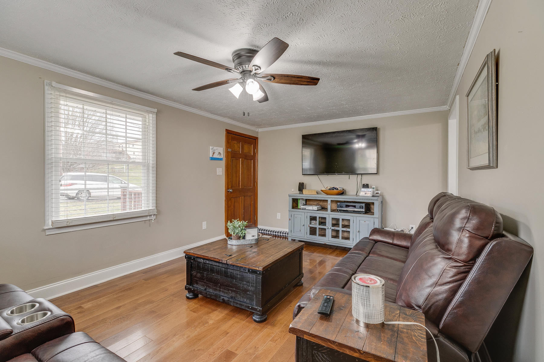 352 Rutledge Street Bristol, TN 37620 - Photo 7 of 28 007