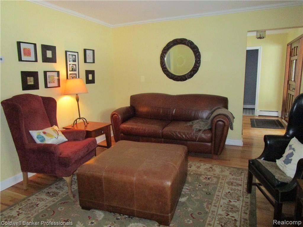 8405 Holcomb Road Clarkston, MI 48348 - Photo 19 of 52 FAMILY ROOM WITH SOLID WOOD FLOORS