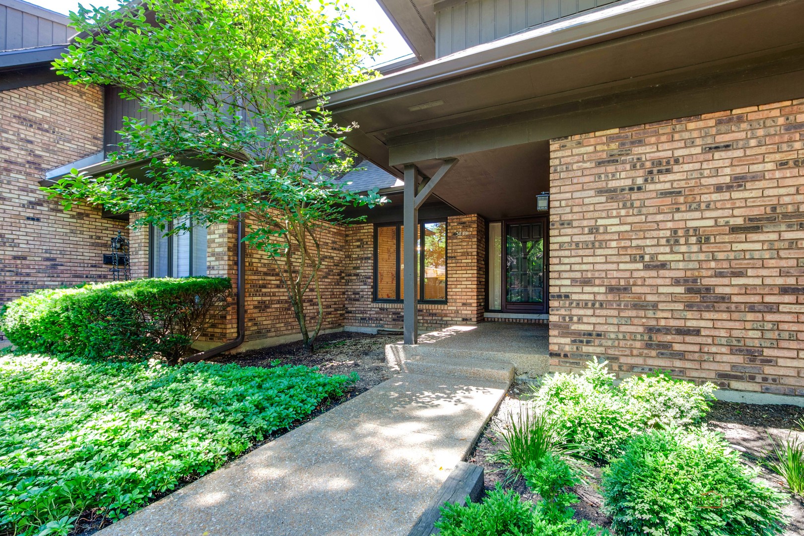 3875 South Mission Hills Road Northbrook, IL 60062 - Photo 3 of 59