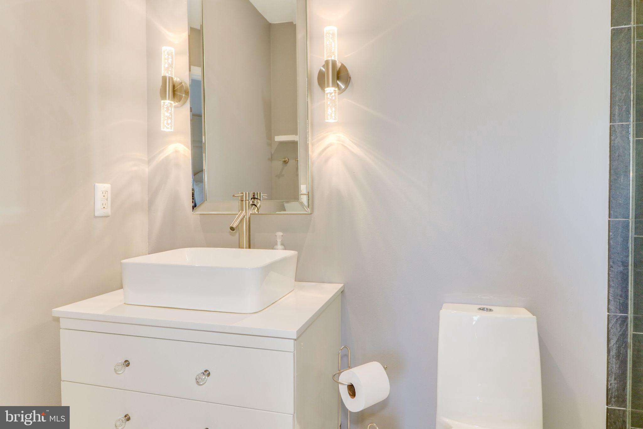 205 Springvalley Way Aston, PA 19014 - Photo 21 of 30 Main Bathroom
