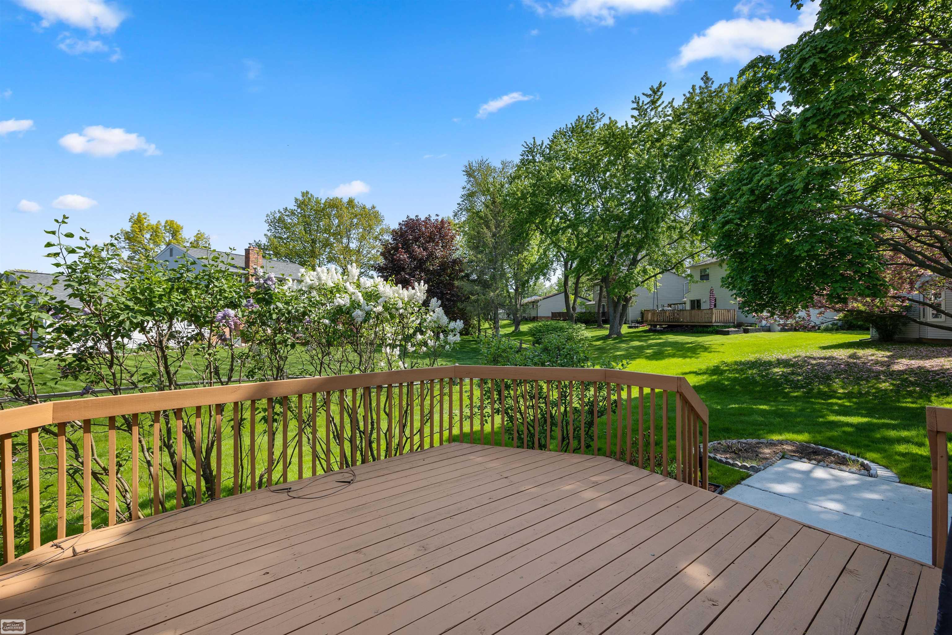 1693 Dennett Lane Rochester Hills, MI 48307 - Photo 48 of 53
