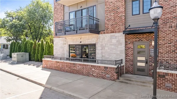 $279,900 | 210 Mulberry Street, Jeffersonville, IN 47130