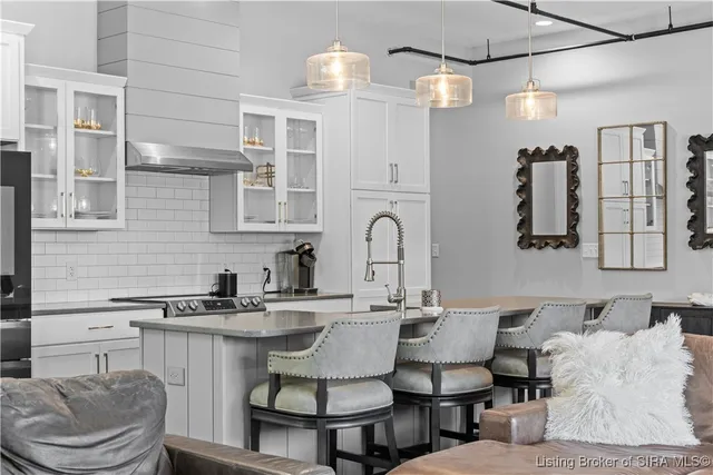 $279,900 | 210 Mulberry Street, Jeffersonville, IN 47130