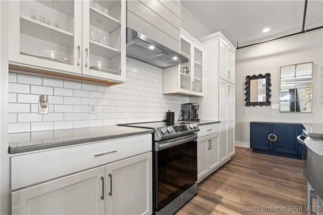 $279,900 | 210 Mulberry Street, Jeffersonville, IN 47130